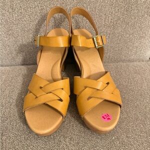 Korks Mustard Yellow Wedge Sandals